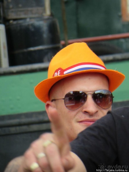 По каналам в день Короля в Амстердаме