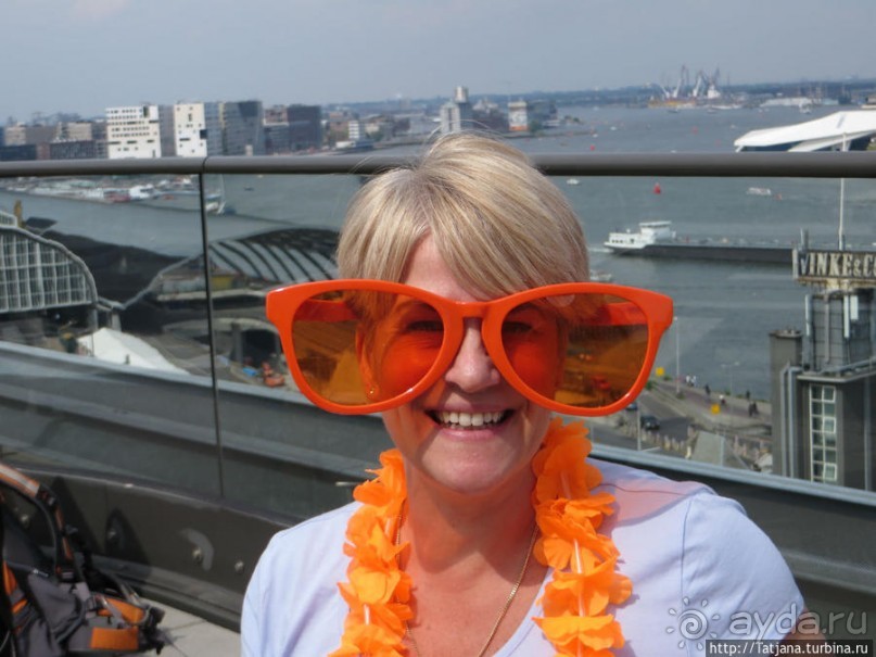 По каналам в день Короля в Амстердаме