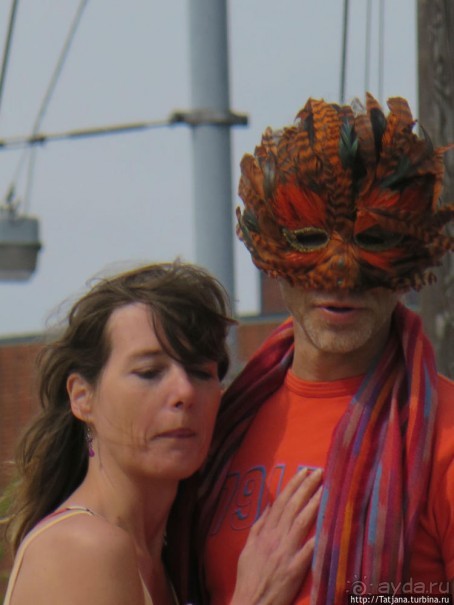 По каналам в день Короля в Амстердаме