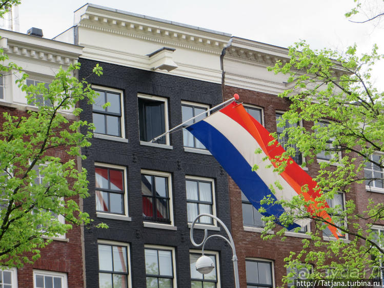 По каналам в день Короля в Амстердаме