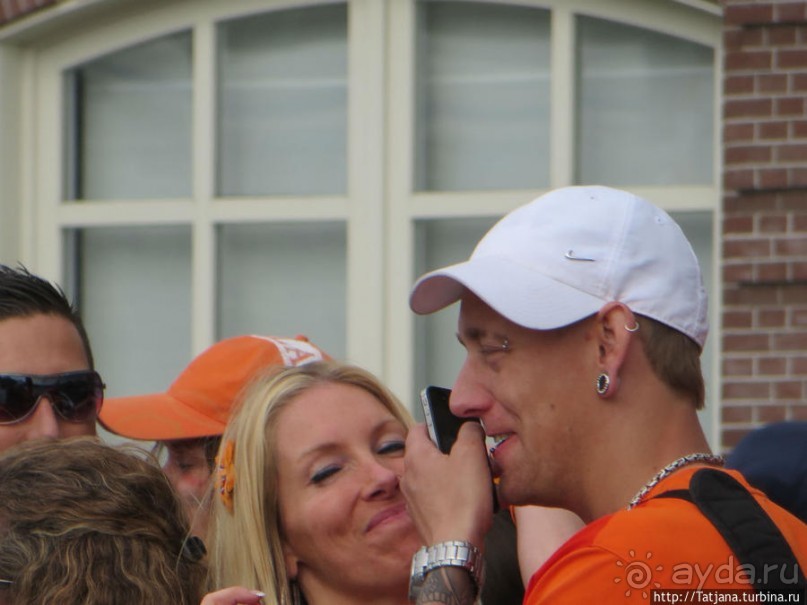 По каналам в день Короля в Амстердаме