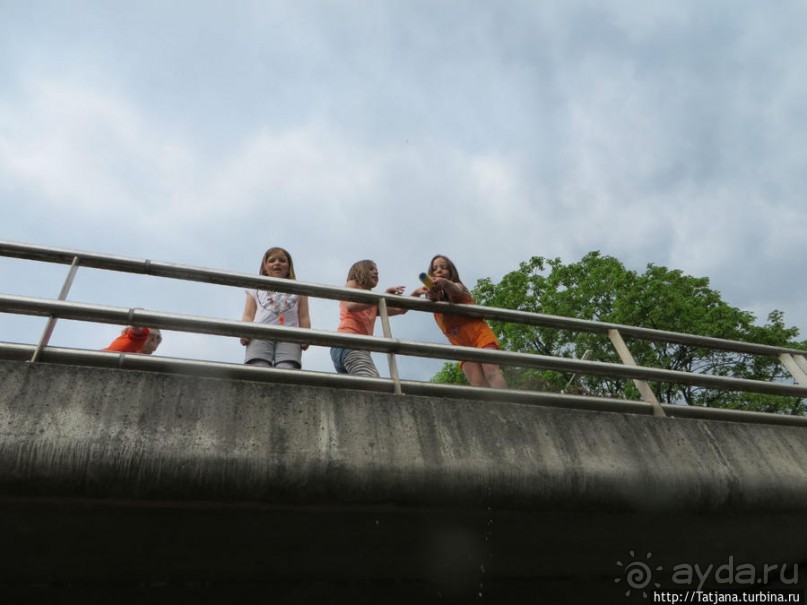 По каналам в день Короля в Амстердаме