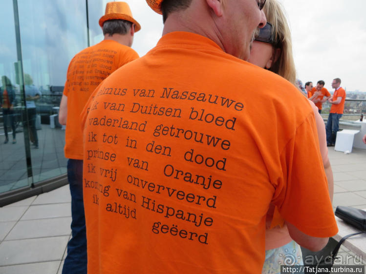 По каналам в день Короля в Амстердаме