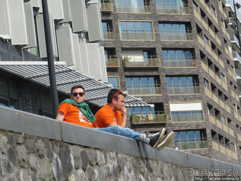 По каналам в день Короля в Амстердаме