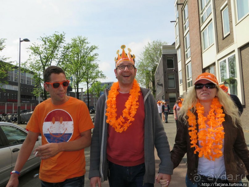 По каналам в день Короля в Амстердаме