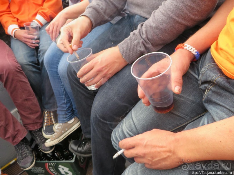 По каналам в день Короля в Амстердаме