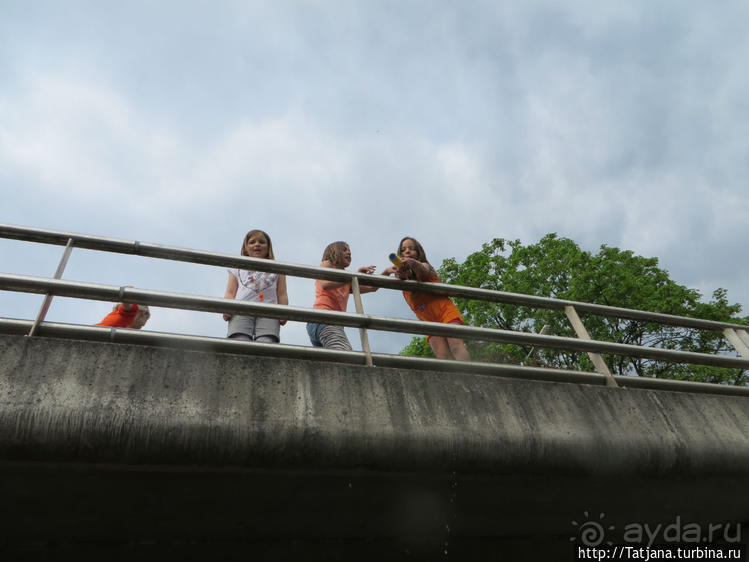 По каналам в день Короля в Амстердаме