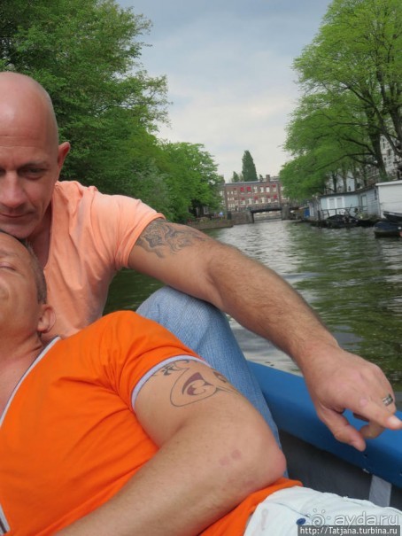 По каналам в день Короля в Амстердаме