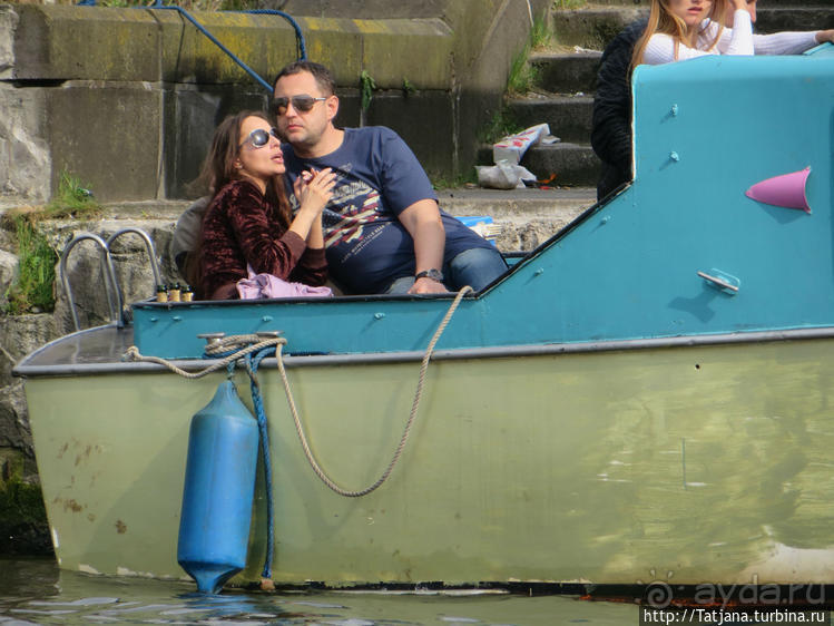 По каналам в день Короля в Амстердаме