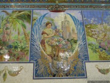 Великолепная мозаика в здании вокзала.