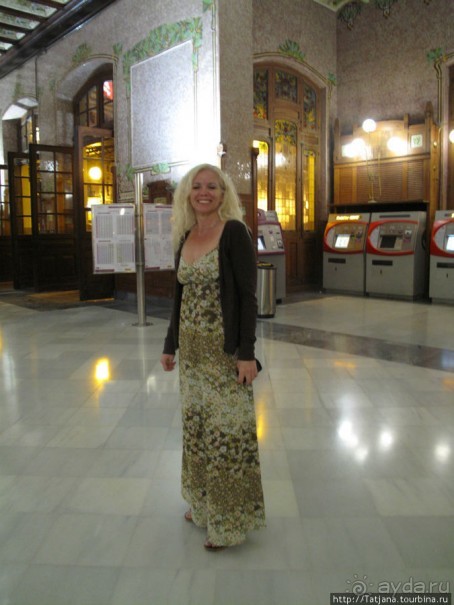 Великолепная мозаика в здании вокзала.