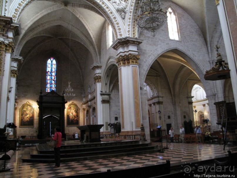 Чаша Святого Грааля в Кафедральном Соборе