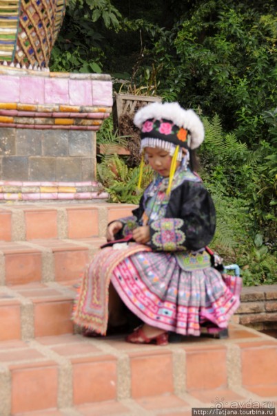 Ват Пхра Тхат Дой Сутхеп и лестница Нагов.