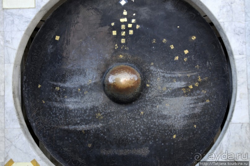 Ват Пхра Тхат Дой Сутхеп и лестница Нагов.