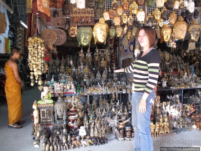 Ват Пхра Тхат Дой Сутхеп и лестница Нагов.