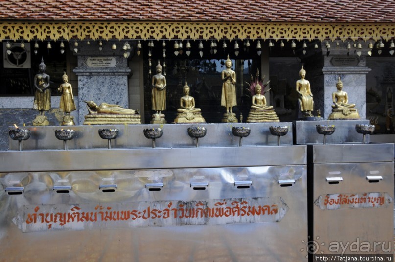 Ват Пхра Тхат Дой Сутхеп и лестница Нагов.