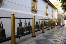 Ват Пхра Тхат Дой Сутхеп и лестница Нагов.