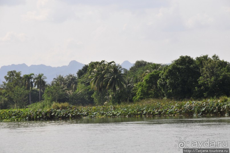Прелестный плавучий ресторан на реке Квай.