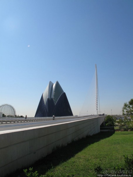 Космический полет неземной архитектуры