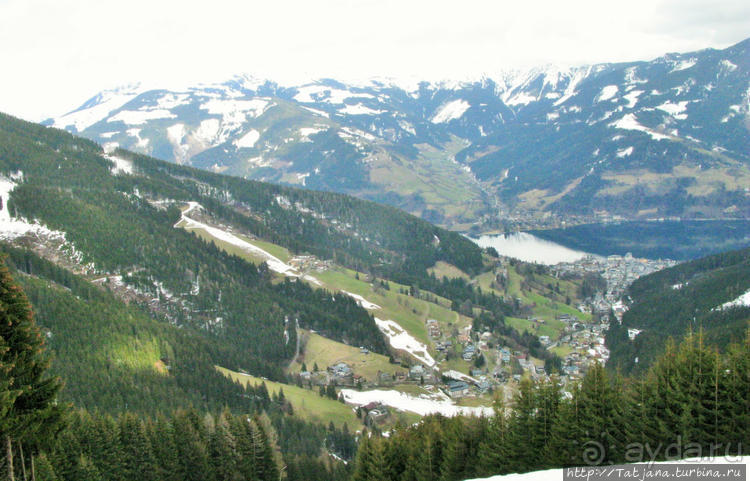 Альбом отзыва "Вид на озеро Цель-ам-Зее с горнолыжного подьемника"