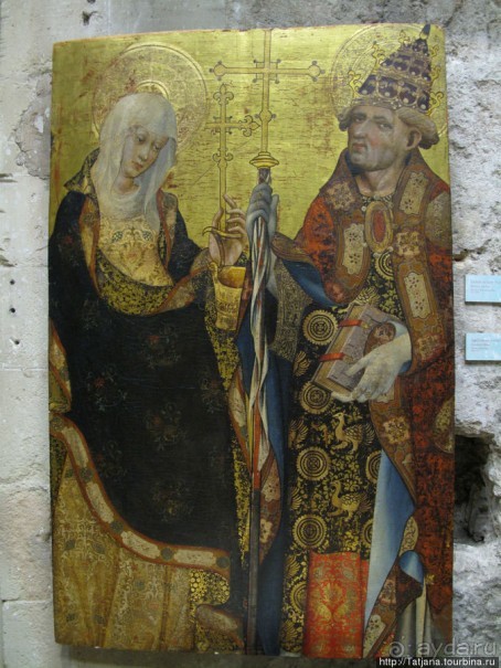 Кафедральный Собор , Чаша Святого Грааля и вид сверху