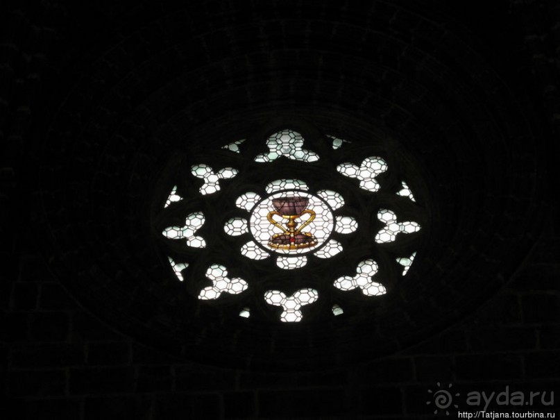 Кафедральный Собор , Чаша Святого Грааля и вид сверху