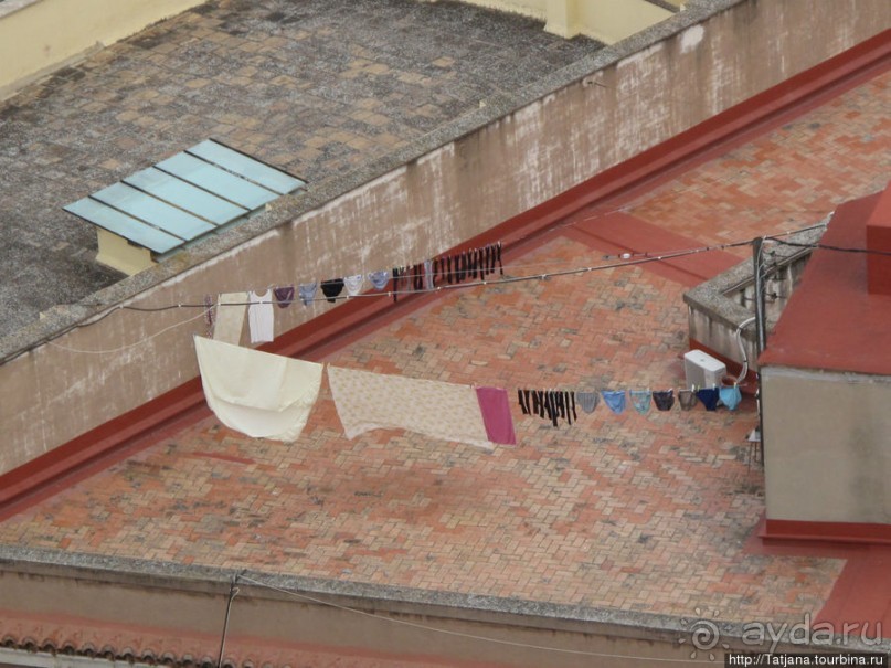 Кафедральный Собор , Чаша Святого Грааля и вид сверху