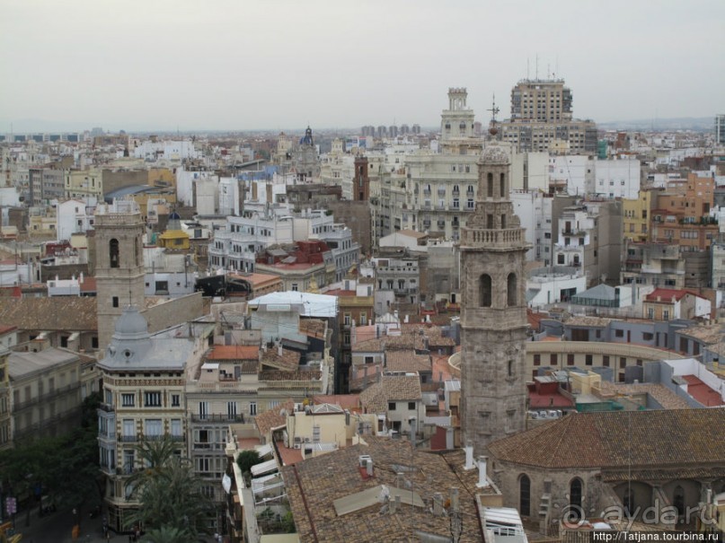 Кафедральный Собор , Чаша Святого Грааля и вид сверху