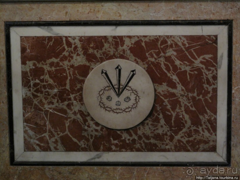 Кафедральный Собор , Чаша Святого Грааля и вид сверху