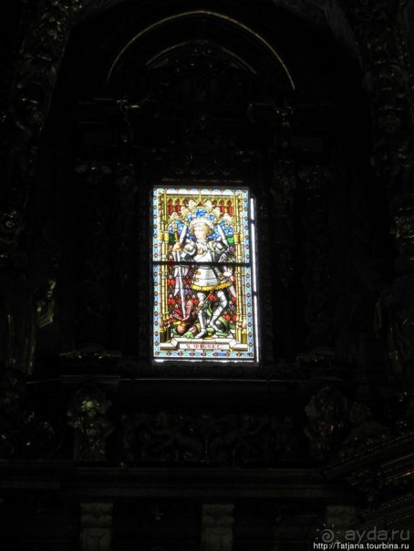 Кафедральный Собор , Чаша Святого Грааля и вид сверху