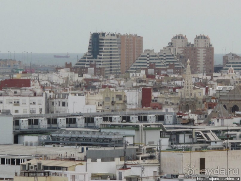 Кафедральный Собор , Чаша Святого Грааля и вид сверху