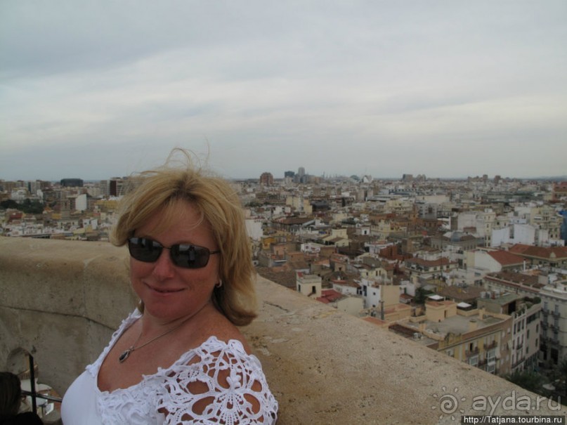 Кафедральный Собор , Чаша Святого Грааля и вид сверху