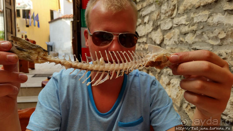 Отличный ресторанчик с видом на 3D крест