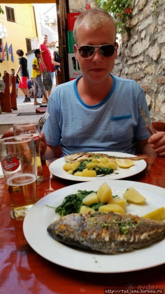 Отличный ресторанчик с видом на 3D крест