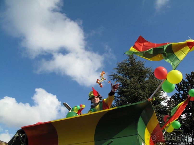 Альбом отзыва "Всматриваясь в лица Карнавала"