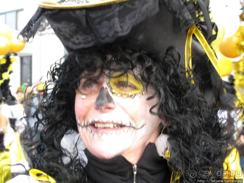 Альбом отзыва "Всматриваясь в лица Карнавала"