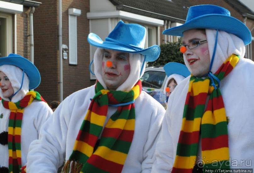 Всматриваясь в лица Карнавала