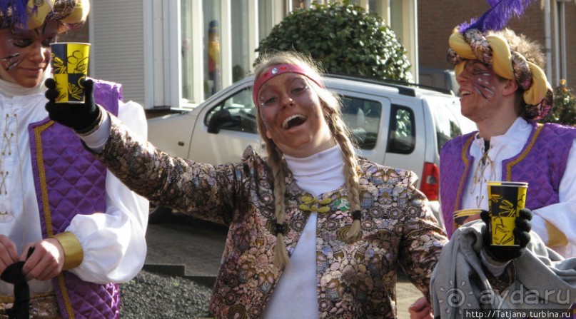 Альбом отзыва "Всматриваясь в лица Карнавала"