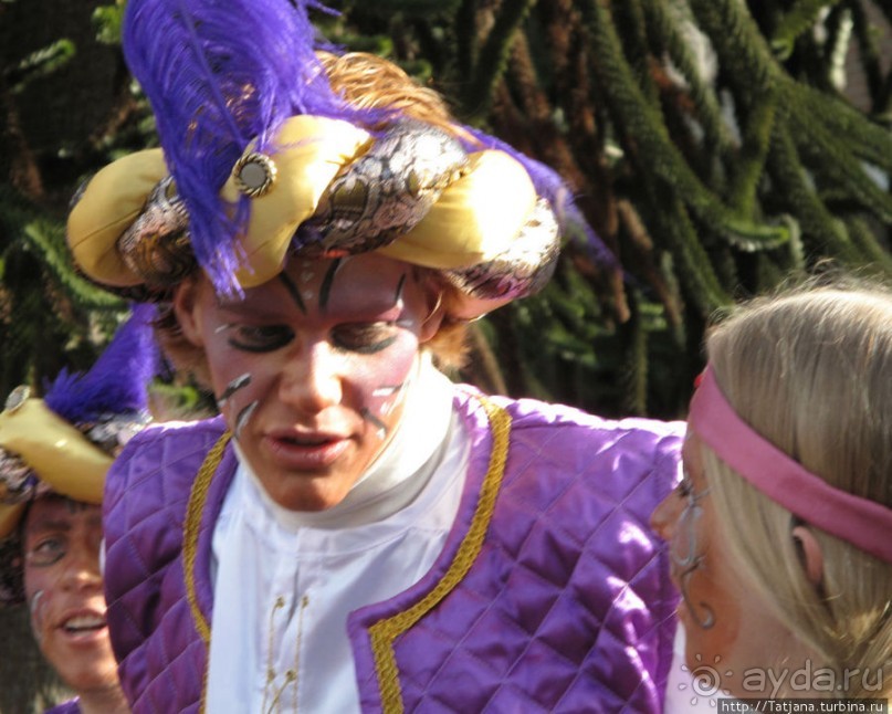 Альбом отзыва "Всматриваясь в лица Карнавала"