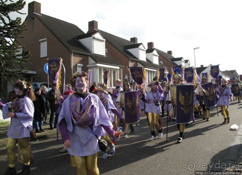 Альбом отзыва "Всматриваясь в лица Карнавала"