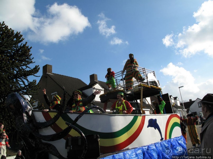 Всматриваясь в лица Карнавала