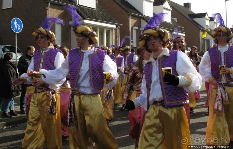 Альбом отзыва "Всматриваясь в лица Карнавала"