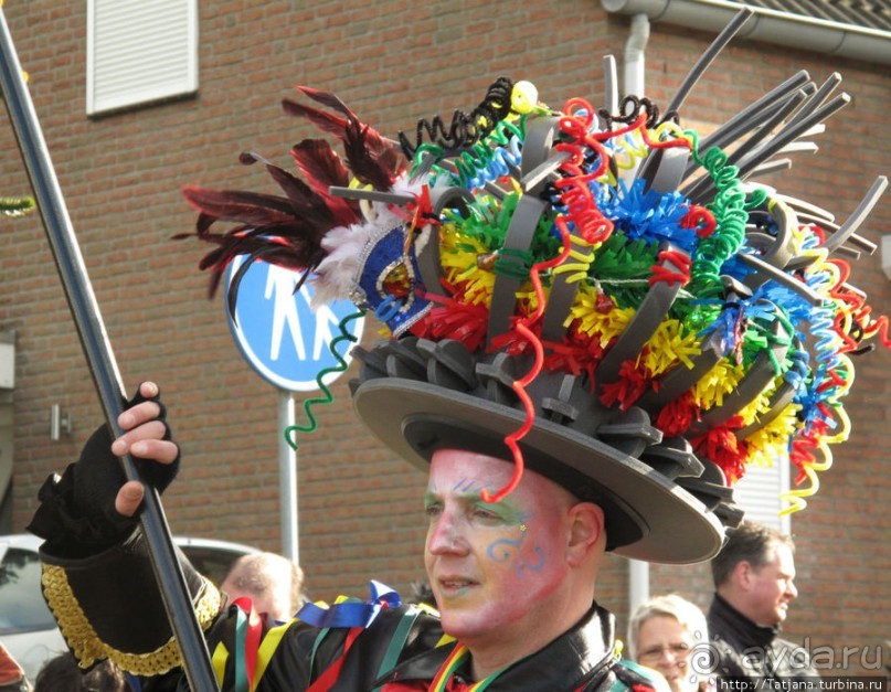 Всматриваясь в лица Карнавала