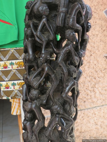 Воскресный рынок, рыба меч и рыбаки деревни Санта-Мария