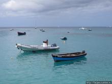 Воскресный рынок, рыба меч и рыбаки деревни Санта-Мария