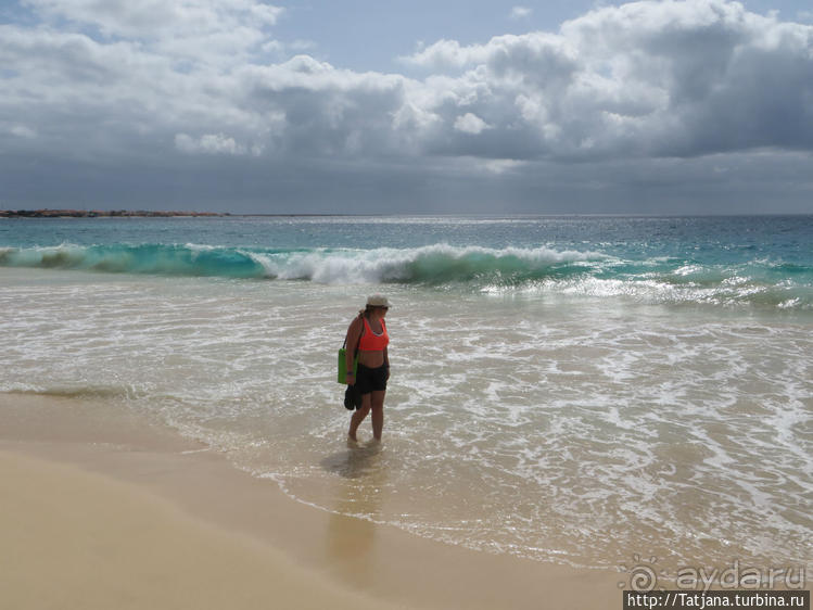 Воскресный рынок, рыба меч и рыбаки деревни Санта-Мария