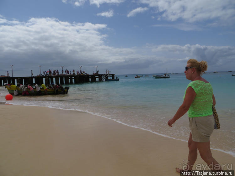 Воскресный рынок, рыба меч и рыбаки деревни Санта-Мария
