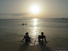 Широкий и прекрасный пляж и музыка волн