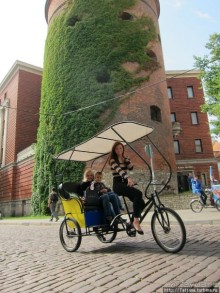 Рикша в Риге