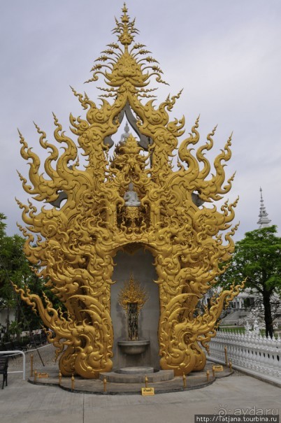 Белый храм Wat Rong Khun
